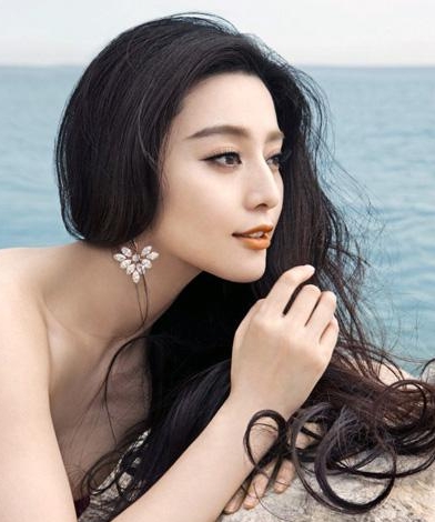 女明星长发及腰 散发迷人魅力