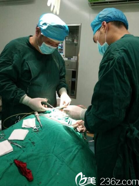医生手术现场图 医生手术现场图