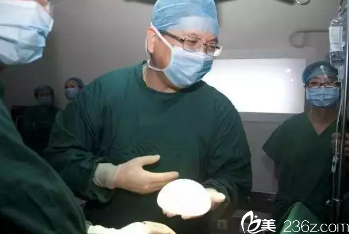 罗盛康讲解隆胸技术