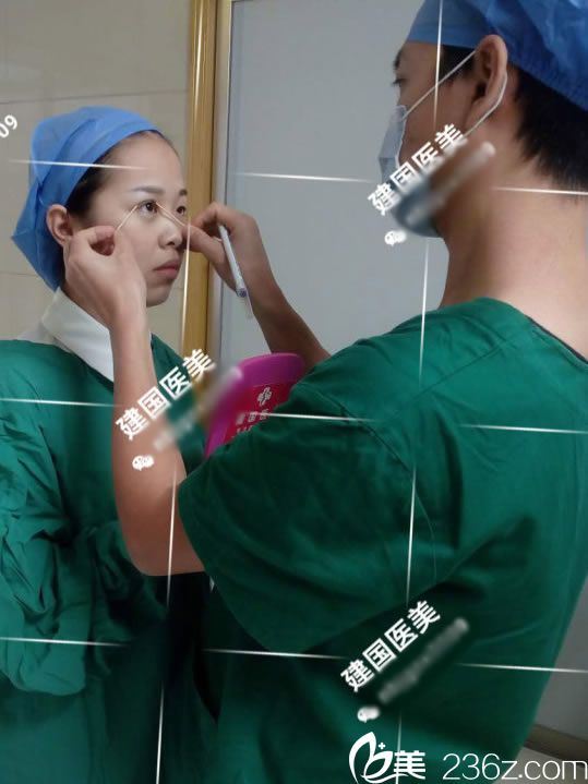 徐院长为木木设计双眼皮方案