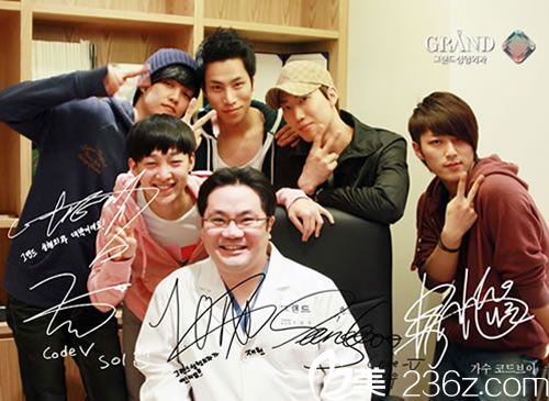 歌手Code V与高兰得整形外科柳相旭院长合影 歌手Code V与高兰得整形外科柳相旭院长合影