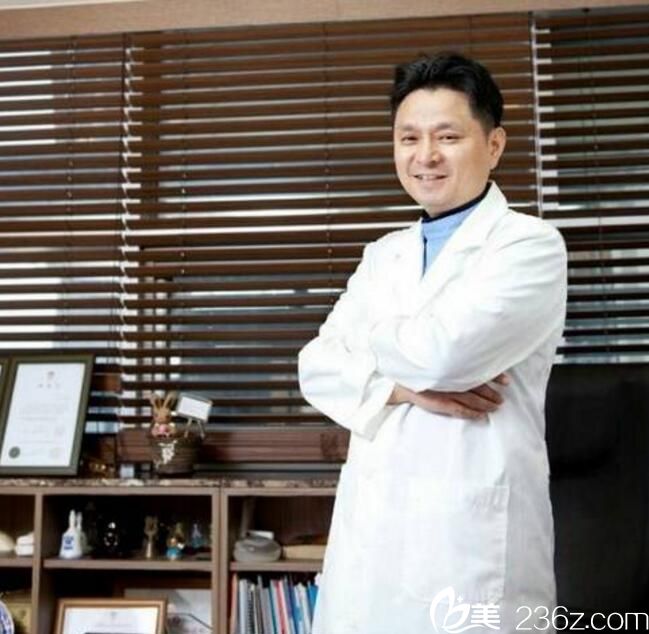 辛容镐 ＢＩＯ整形外科院长