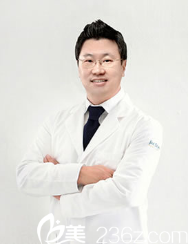 韩国在敦整形外科李院长