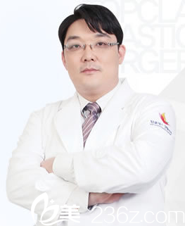 韩国TopClass整形外科医院金行准医生