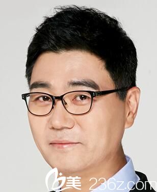 韩国佳轮韩整形外科朴鲁爀