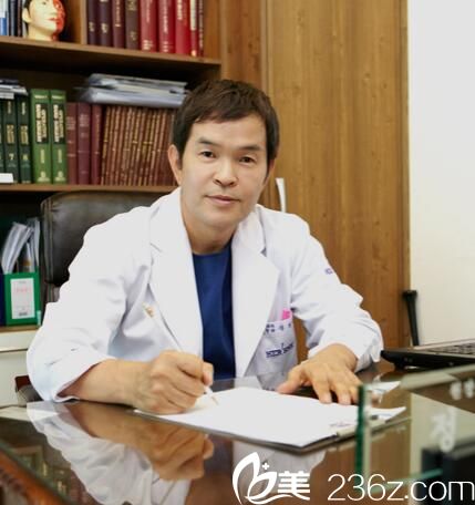 郑泳春 代表院长