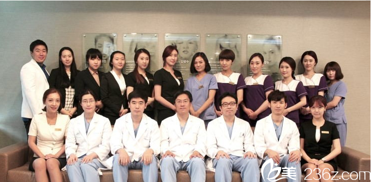 韩国妩婯整形外科医疗团队