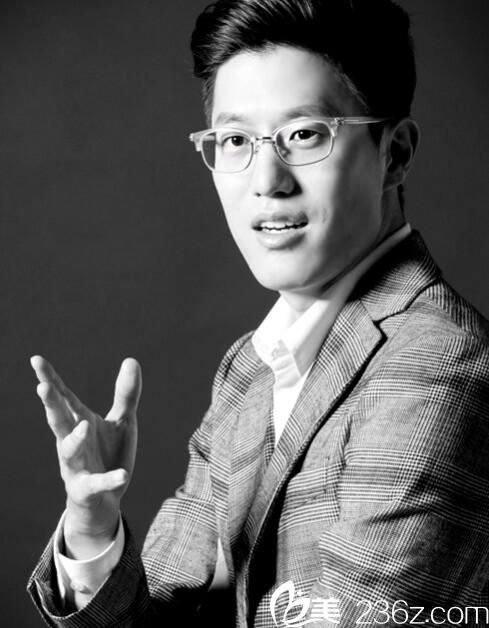 朴埈亨 胸部整形院长 朴埈亨 胸部整形院长