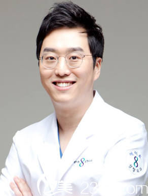 A特整形医院赵院长