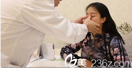 与柳州华美王文院长面诊 与柳州华美王文院长面诊