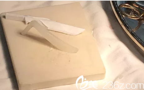 之前的硅胶假体材料 之前的硅胶假体材料