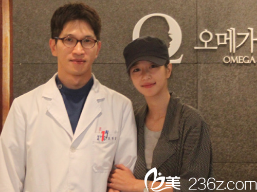 韩国omega整形外科医院赵正男院长与当红明星合影照 韩国omega整形外科医院赵正男院长与当红明星合影照