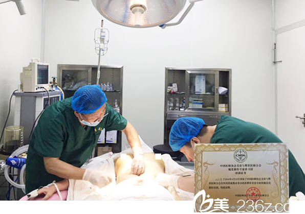 刘汉儒在自体脂肪丰胸上的荣誉