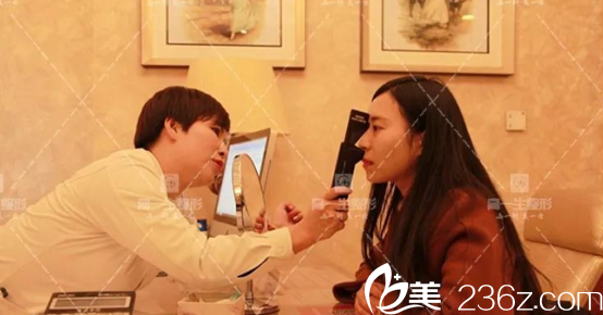 护士给我做面诊 护士给我做面诊