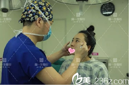 小眼神哈哈哈 小眼神哈哈哈