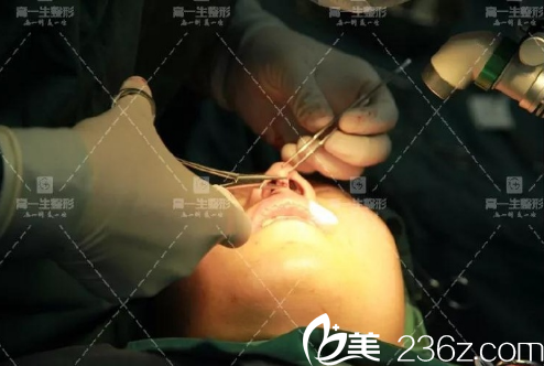 手术中 手术中