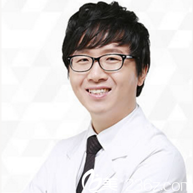 韩国奥纳比整形外科柳锡泰院长