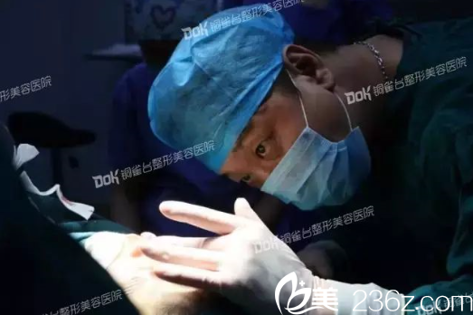 李炳浍院长好专注啊 李炳浍院长好专注啊