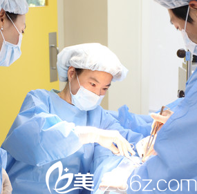 假体丰胸手术过程中