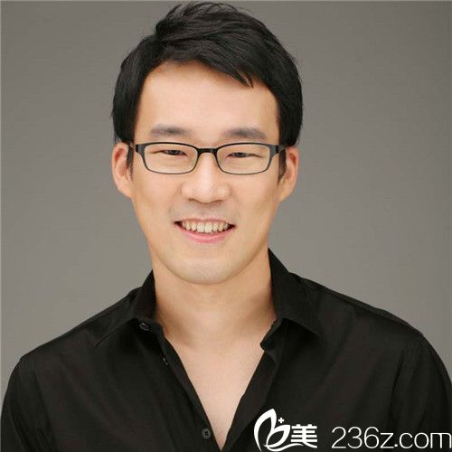 碧夏整形医院院长李珉奭（仕）