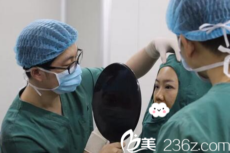 张旭医生双眼皮术后即刻样子 张旭医生双眼皮术后即刻样子