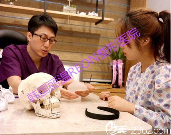 郑康在院长面诊 郑康在院长面诊