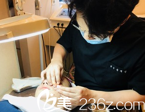 祛痘手术治疗中 祛痘手术治疗中