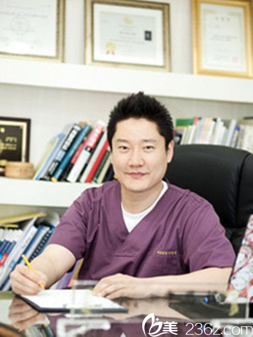 韩国史丹利皮肤整形医院代表院长李恩锡 韩国史丹利皮肤整形医院代表院长李恩锡