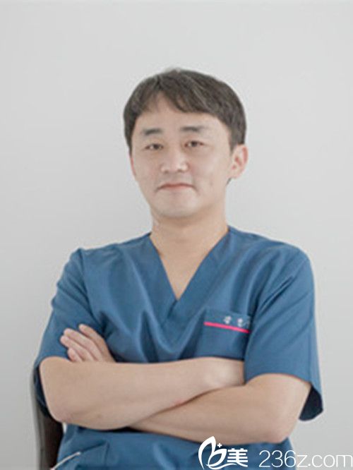 韩国史丹利皮肤整形医院院长姜仁湖