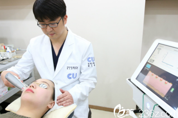 宋敏圭院长施术中 宋敏圭院长施术中