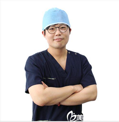 韩国狎鸥亭TOPLINE整形医院院长 金大鉉 韩国狎鸥亭TOPLINE整形医院院长 金大鉉