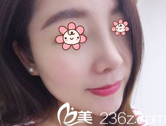 我妈朋友夸我标致,哈哈 我妈朋友夸我标致,哈哈