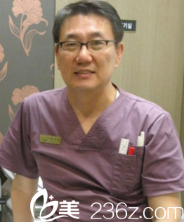 世涟<!--<i data=20240709-sp></i>-->院长黄圭光