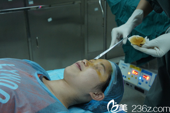 手术前进行消毒 手术前进行消毒