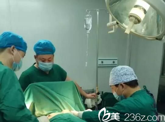 王新灿院长工作照 王新灿院长工作照