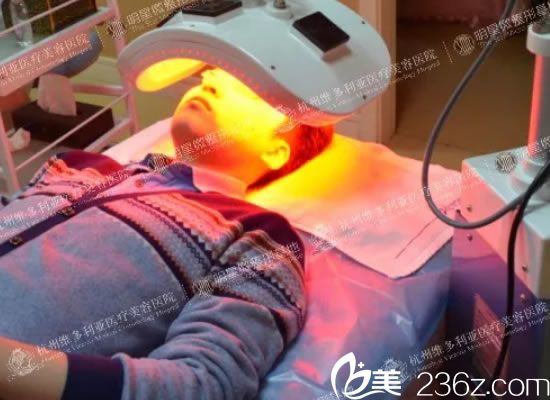 维多利亚LED红蓝光祛痘过程 维多利亚LED红蓝光祛痘过程