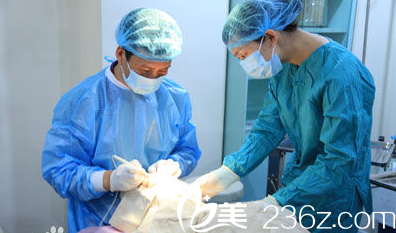 广州美诗沁医疗美容医院马满仓祛眼袋手术过程图