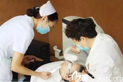 激光祛斑首步：王者之心清除浅层斑