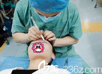 在南宁东方做双眼皮手术过程
