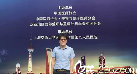 参与学会交流的顾陆健院长 参与学会交流的顾陆健院长