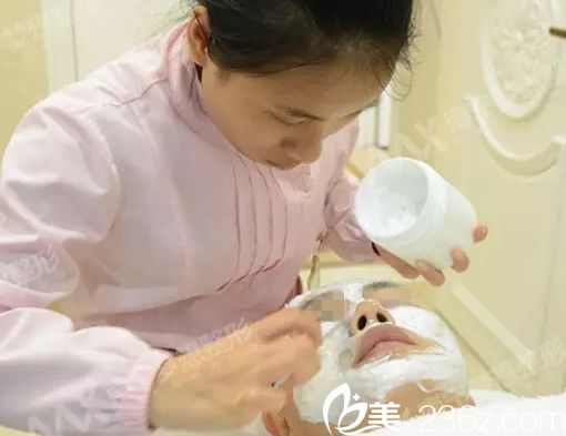 在南宁梦想做自体脂肪活细胞移植术前敷麻药