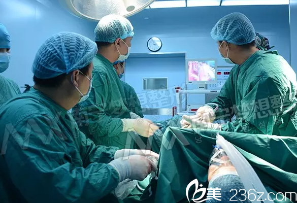 在南宁梦想做假体隆胸手术中 在南宁梦想做假体隆胸手术中