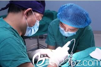 发际线移植手术中