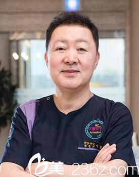 韩国美line整形医院代表院长李重根