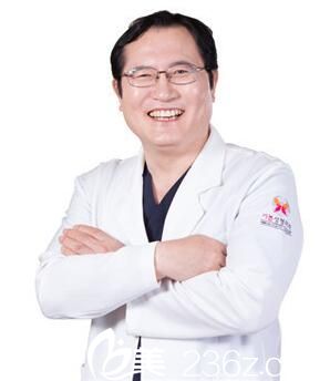 韩国快乐整形外科郑哲贤