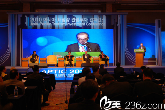 丁光摄院长发表演讲