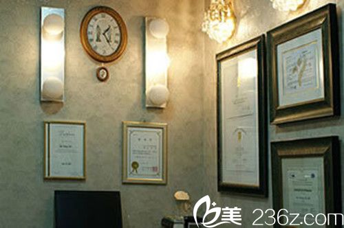 韩国赵修永整形外科荣誉墙