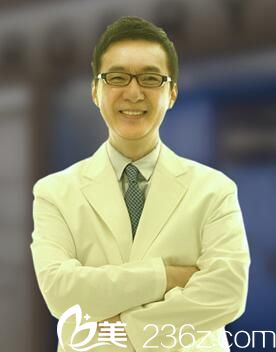 韩国UMNAGUMO整形外科严顺灿