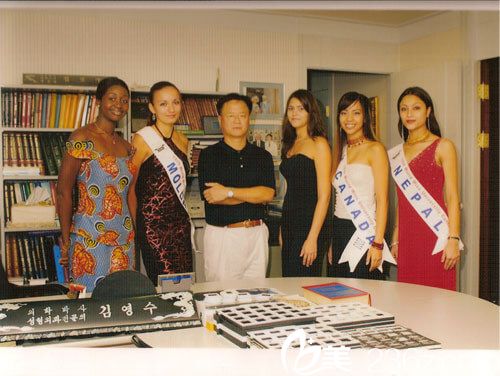 金泳株应邀参加世界小姐选美大赛 金泳株应邀参加世界小姐选美大赛