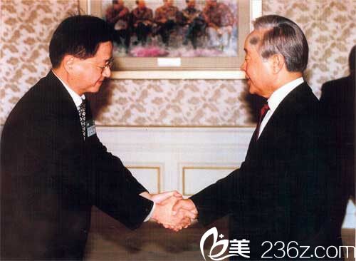 金院长接受韩国总统亲自接见! 金院长接受韩国总统亲自接见!